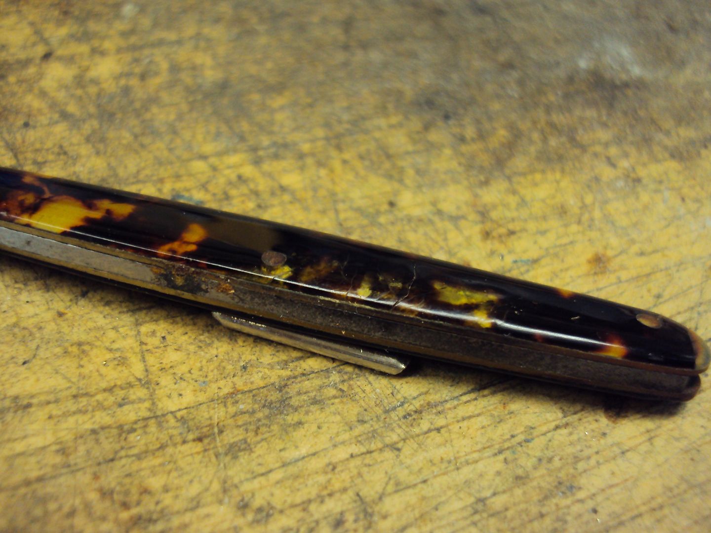 How do you store your celluloid knives?