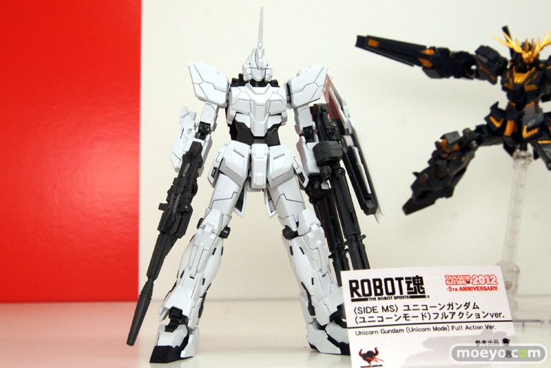 ROBOT-Damashii-SIDE-MS-Unicorn-Gundam-Unicorn-Mode-Full-Action-Ver_1351192799_zps110d0838.jpg