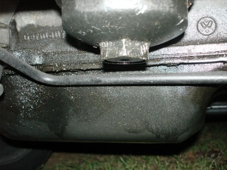 Would you guys say that my oil pan is leaking? (LOOK) VW Vortex