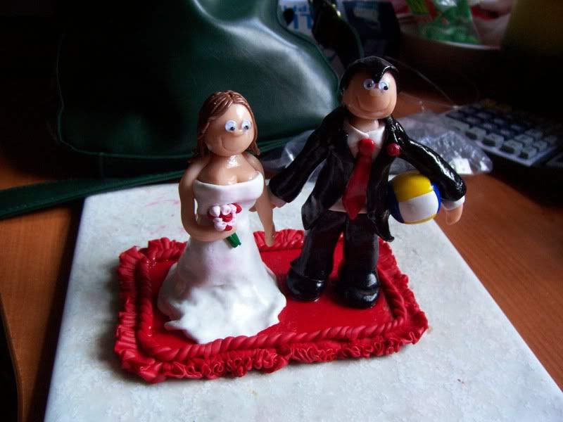 Funny Wedding Cake Toppers will make your wedding party unforgettable 