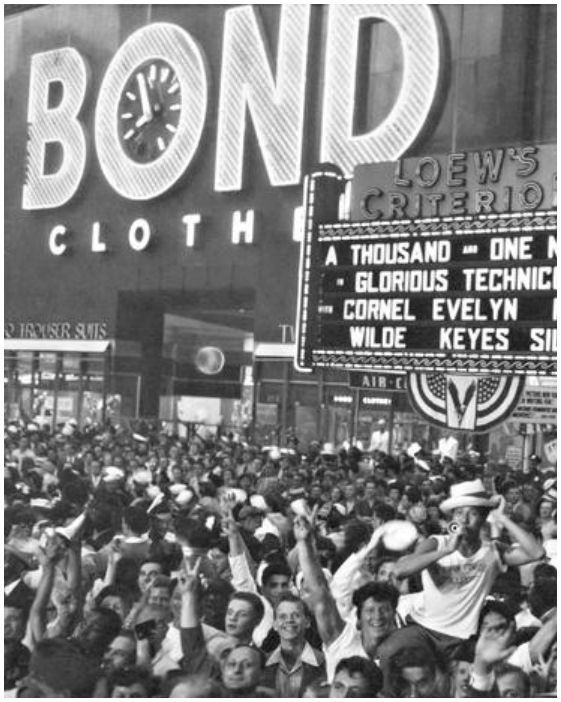  photo Bond Clock - Times Square - The Kiss_zpsjtsyi02j.jpg