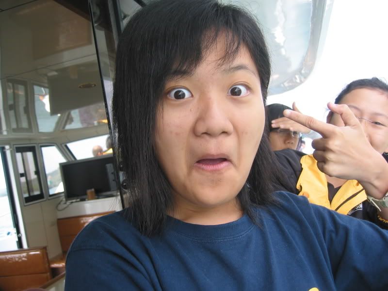 liling's expression really fits what im doing to her head. wahaha!