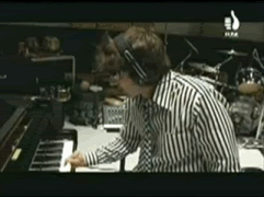 pianotapping.gif