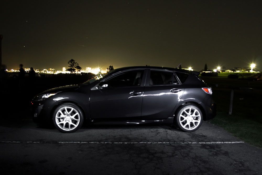 IMAGE: http://i12.photobucket.com/albums/a235/h0z/OMC%20Light%20Photos/IMG_7447-20copy.jpg