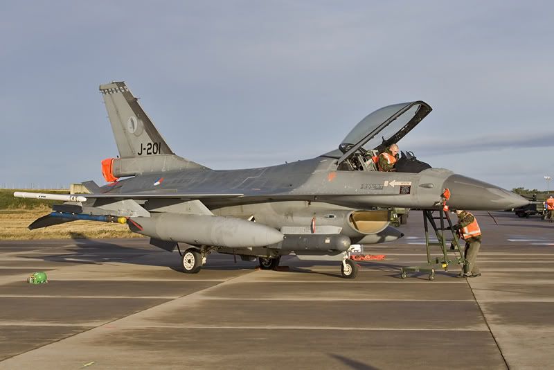 F-16-J-201-static2.jpg