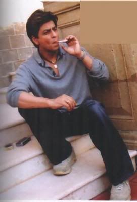 King Khan с сигаретой 9591075898