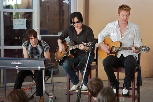 queens of the stone age, qotsa, live, acoustic, fm, soundboard, oui fm, bbc radio 1, jo whiley