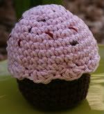 Cupcake with Swappable Frosting in Valentine Colorway