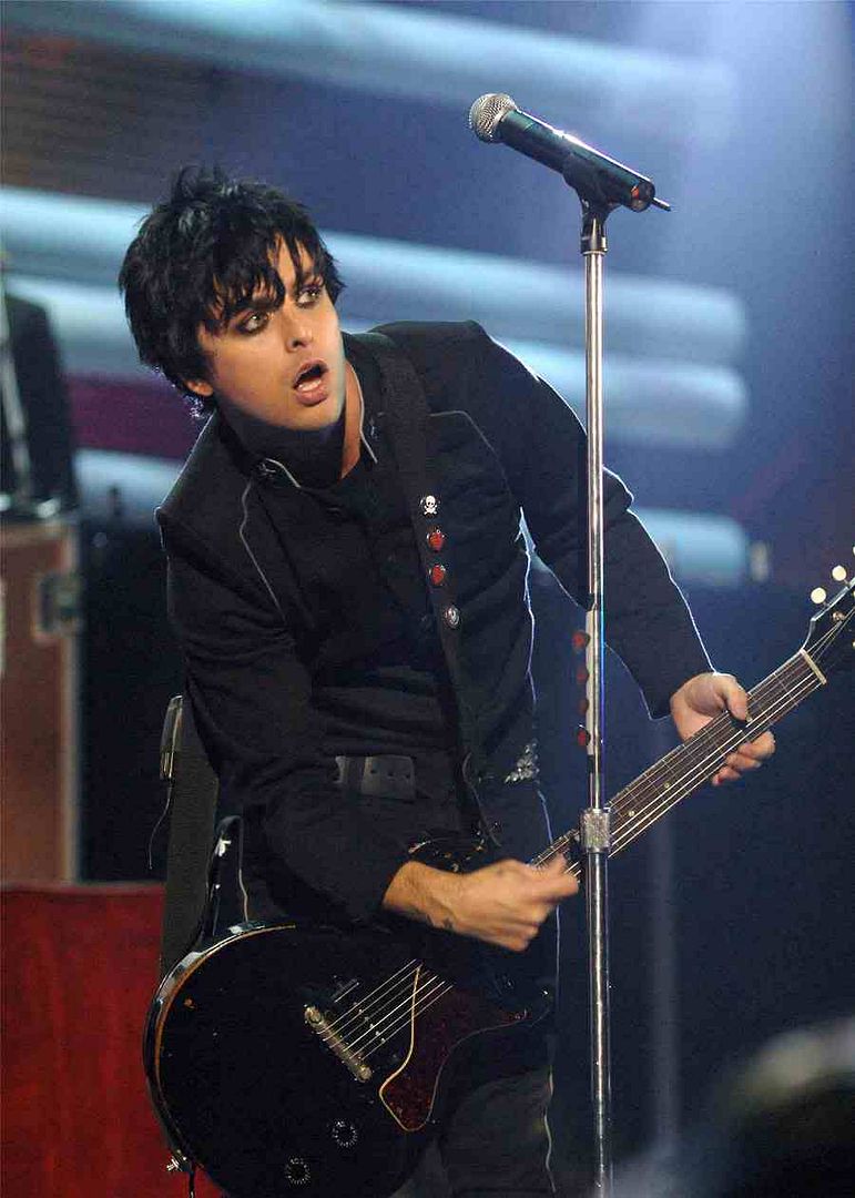 http://i12.photobucket.com/albums/a246/suffocate666/billiejoeamazurmas.jpg