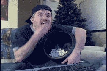 lozGr_GIF_Collection_of_someone_eating_popcorn-s360x240-181194.gif
