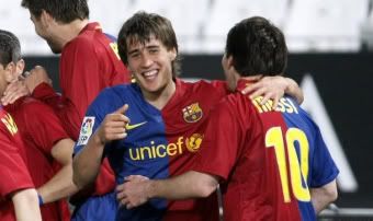 Bojan marcou e celebrou com Messi