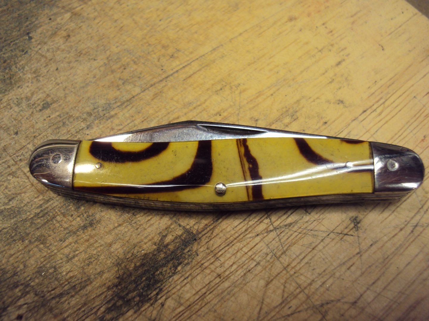 How do you store your celluloid knives?