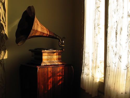 https://i12.photobucket.com/albums/a212/Mexen/gramophone.jpg