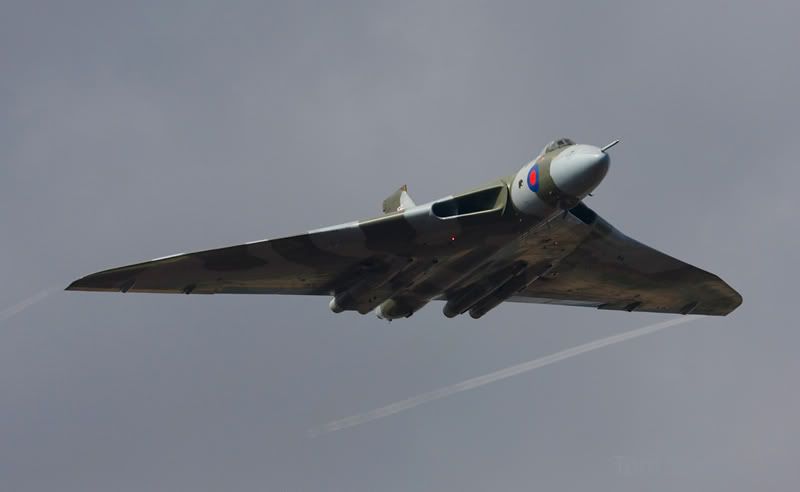 Vulcan flying in the sun at Leuchars - Aviation Photography ...