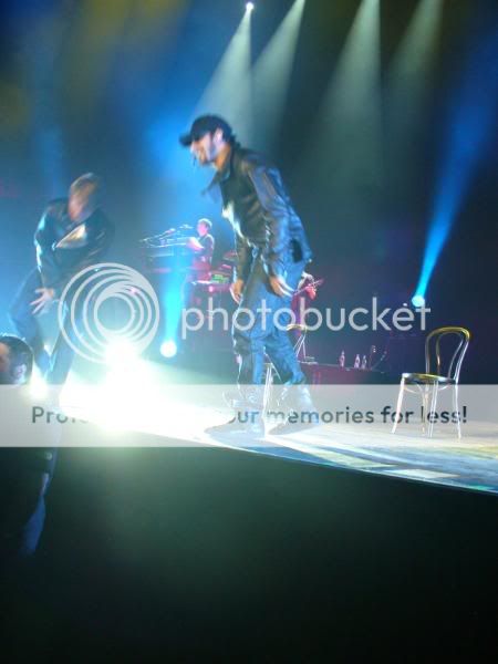 http://i12.photobucket.com/albums/a242/MaddieSpain1/concert%20Munich%203-4-08/P1030997.jpg