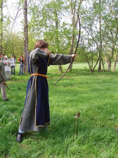 http://i12.photobucket.com/albums/a250/_aret_/archery-2006/Eden.jpg